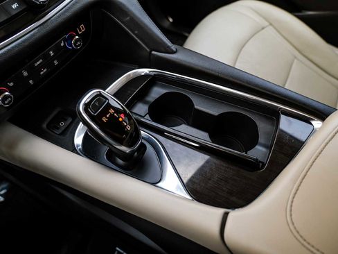 Used 2019 Buick Enclave Essence FWD image 26