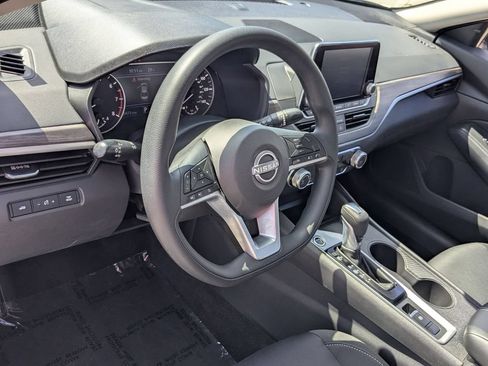 Used 2025 Nissan Altima 2.5 SV AWD/4WD image 15