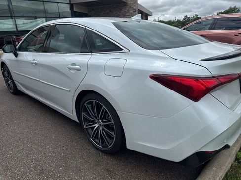 Used 2019 Toyota Avalon Touring w/ Advanced Safety Package FWD image 9