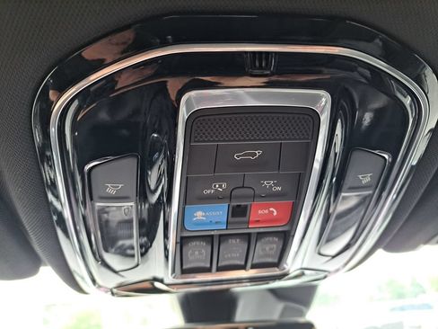 Used 2023 Jeep Grand Cherokee Overland w/ Luxury Tech Group IV AWD/4WD image 17