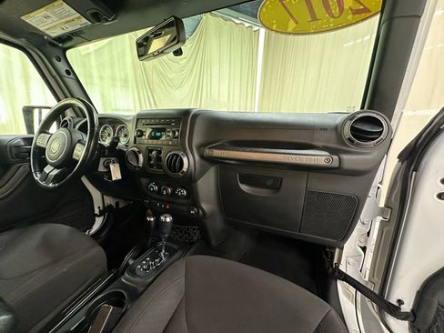 Used 2017 Jeep Wrangler Unlimited Sport w/ Quick Order Package 24S AWD/4WD image 16
