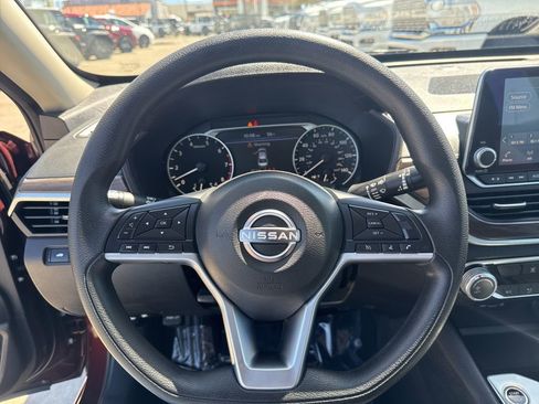 Used 2024 Nissan Altima 2.5 SV FWD image 14