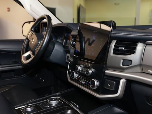 Used 2024 Ford Expedition Max XLT image 18