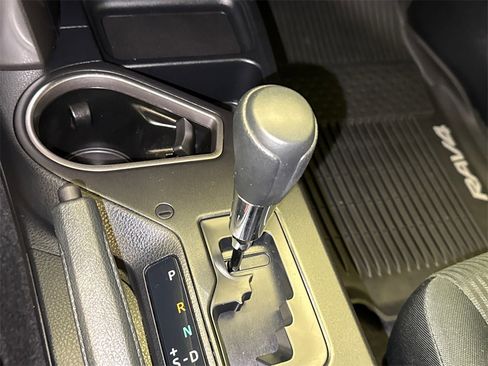 Used 2017 Toyota RAV4 LE image 29