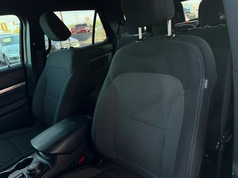 Used 2018 Ford Explorer XLT AWD/4WD image 39