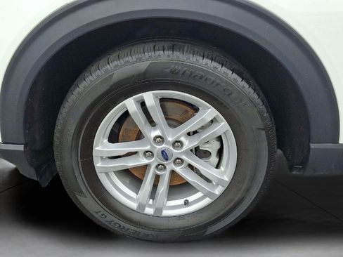 Used 2023 Ford Explorer XLT w/ Class IV Trailer Tow Package image 10