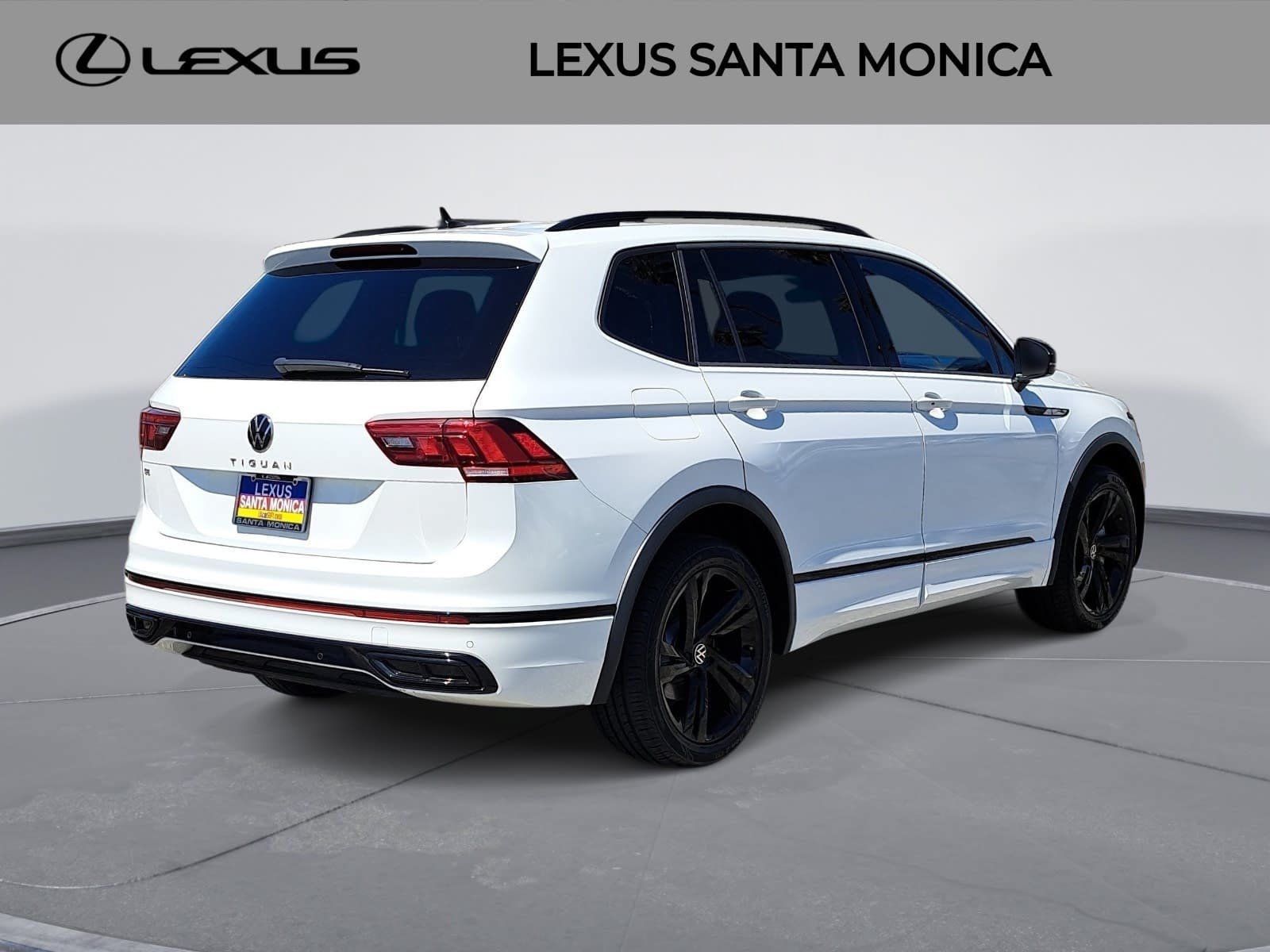 Used 2023 Volkswagen Tiguan SE R-Line FWD image 5