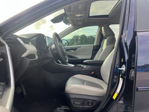 Used 2023 Toyota RAV4 XLE Premium FWD image 7
