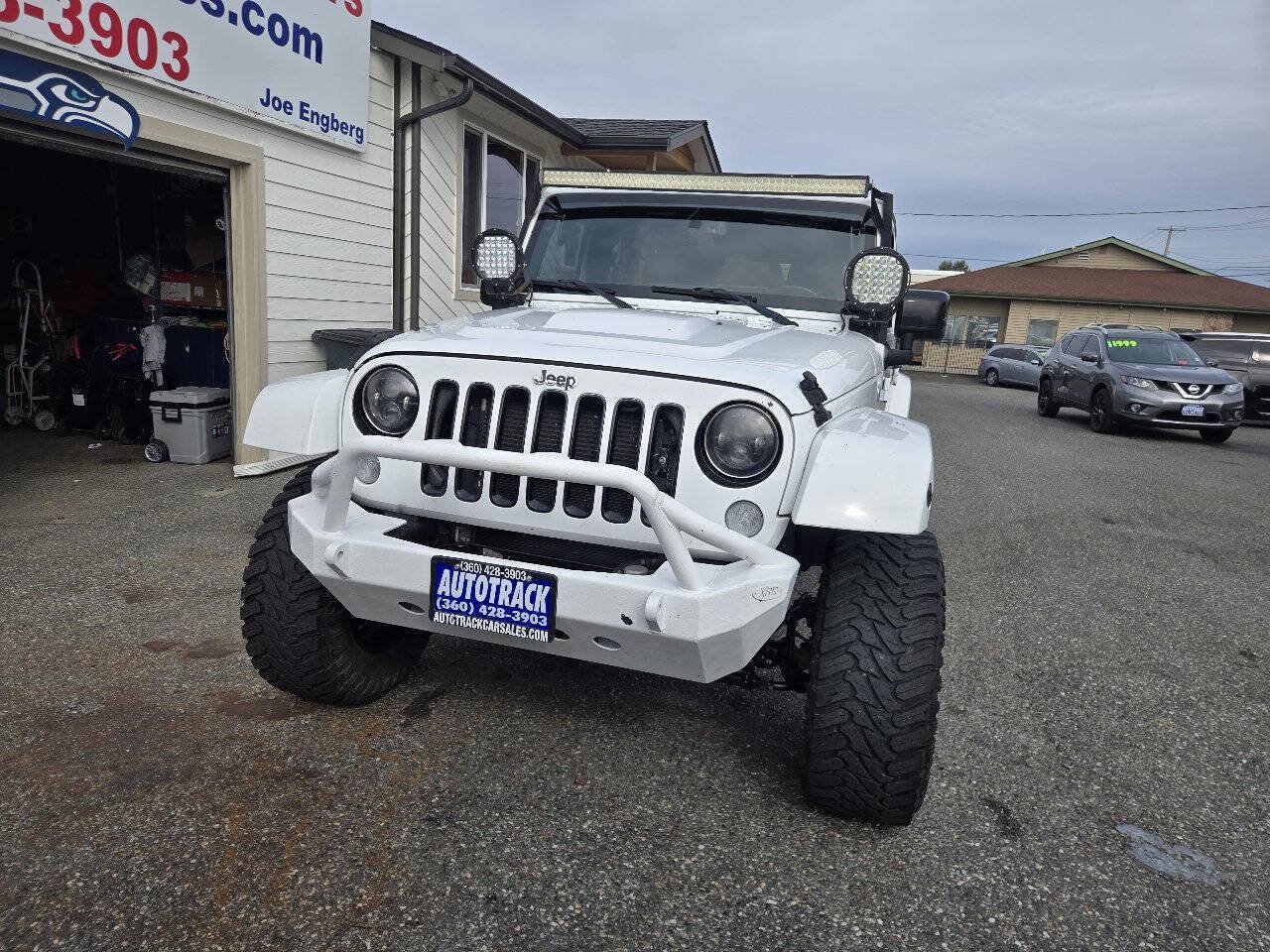 Used 2015 Jeep Wrangler Unlimited Sahara w/ Max Tow Package AWD/4WD image 3