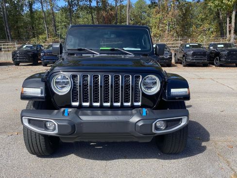 Used 2022 Jeep Wrangler Unlimited Sahara w/ Cold Weather Group image 36