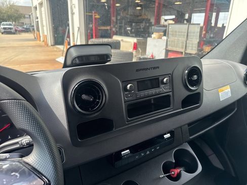 Used 2025 Mercedes-Benz Sprinter 2500 image 10