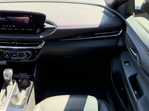 Used 2024 Buick Envista Sport Touring w/ Convenience I Package FWD image 12