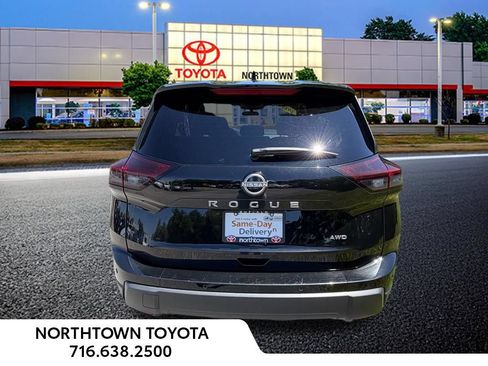 Used 2025 Nissan Rogue SV AWD/4WD image 6