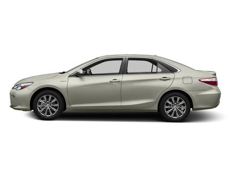 Used 2017 Toyota Camry XLE w/ Moonroof Package image 3
