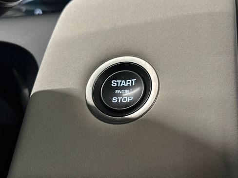 Used 2024 Land Rover Discovery Sport S image 34