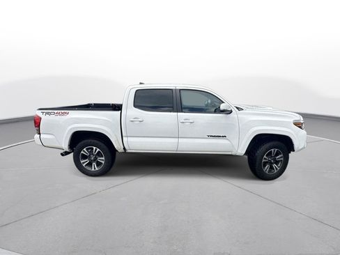 Used 2019 Toyota Tacoma TRD Sport AWD/4WD image 5