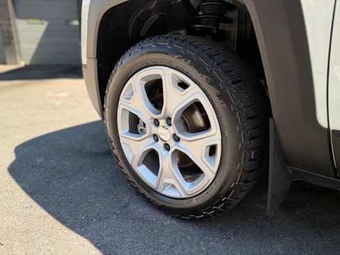 Used 2018 Jeep Renegade Limited w/ UConnect 8.4 Nav Group image 36