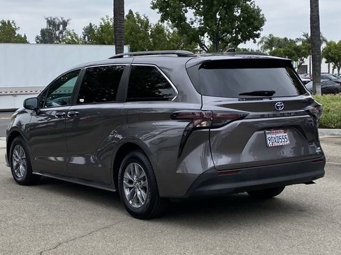Certified 2023 Toyota Sienna XLE FWD image 42