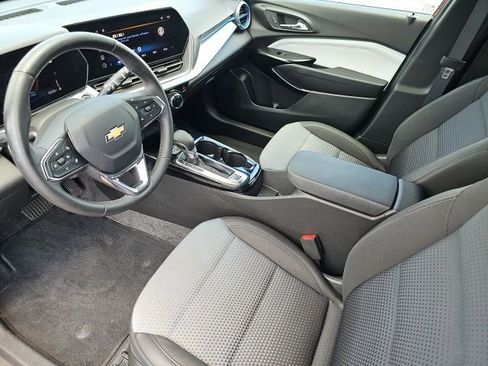 Used 2024 Chevrolet Trax LT w/ LT Convenience Package image 22