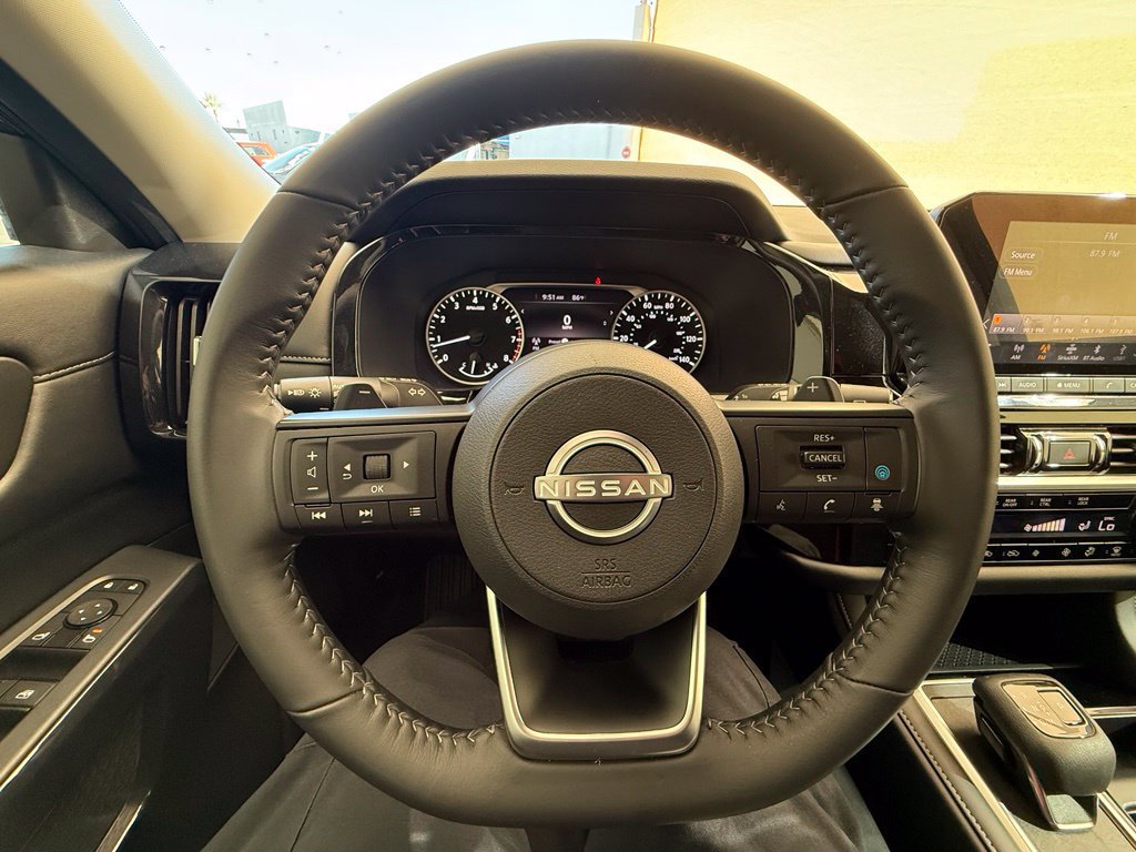 Used 2024 Nissan Pathfinder SV AWD/4WD image 20
