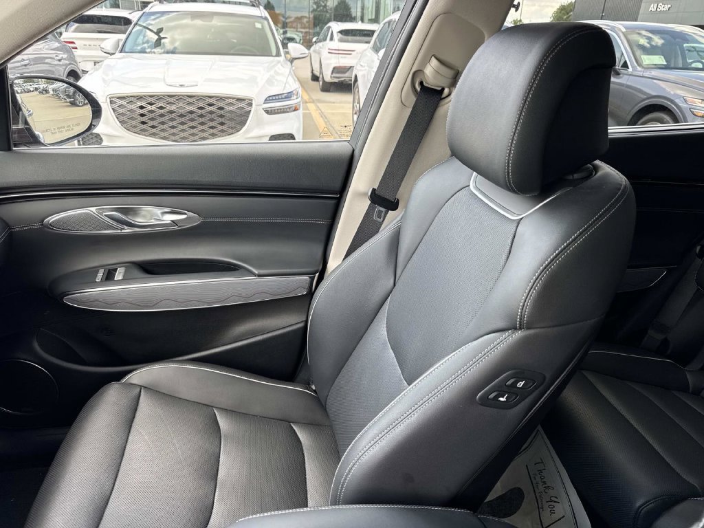 Used 2023 Genesis GV70 2.5T w/ Advanced Package AWD/4WD image 17