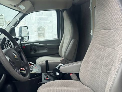 Used 2011 Chevrolet Express 4500 w/ Ambulance Package RWD image 11