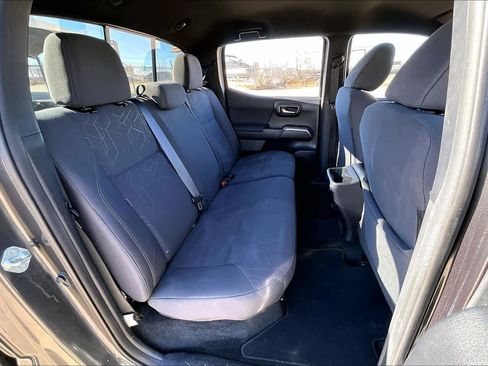 Used 2018 Toyota Tacoma TRD Off-Road image 18