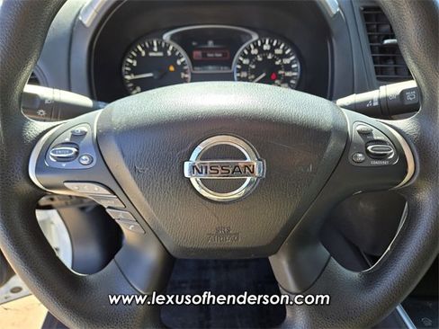 Used 2018 Nissan Pathfinder S image 29