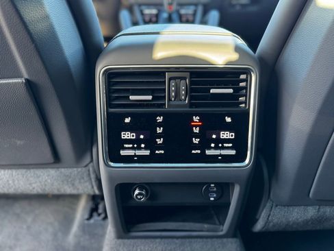 Used 2023 Porsche Cayenne S Platinum image 6