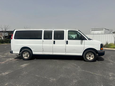 Used 2013 Chevrolet Express 3500 LS image 4