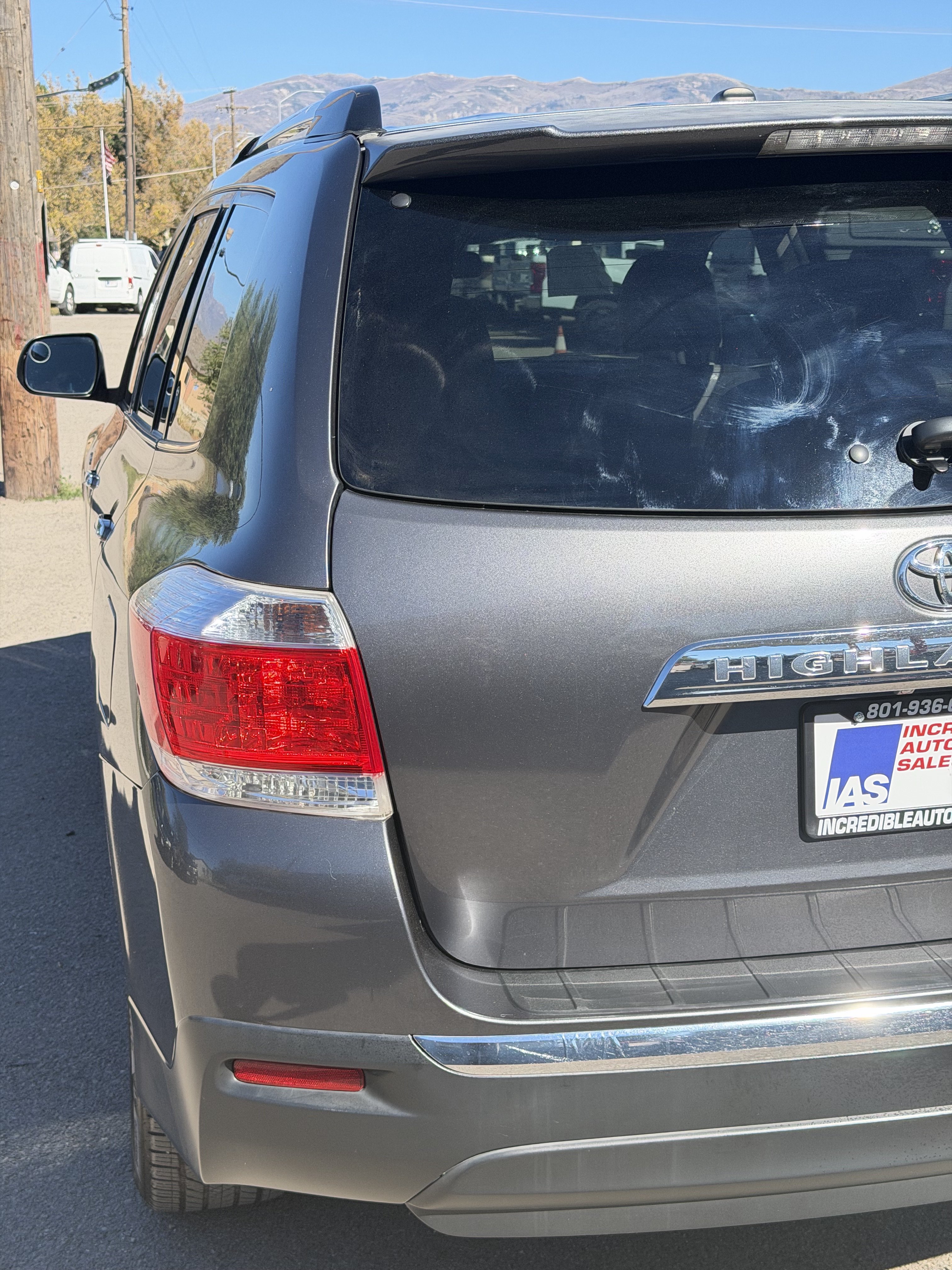 Used 2011 Toyota Highlander Limited w/ Tow Pkg FWD image 12