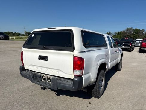 Used 2016 Toyota Tacoma SR RWD image 4