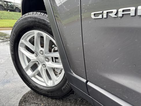 Used 2023 Jeep Grand Cherokee L Laredo AWD/4WD image 12
