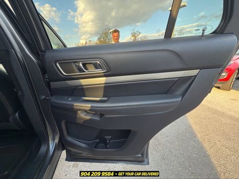 Used 2018 Ford Explorer XLT w/ Equipment Group 202A AWD/4WD image 21