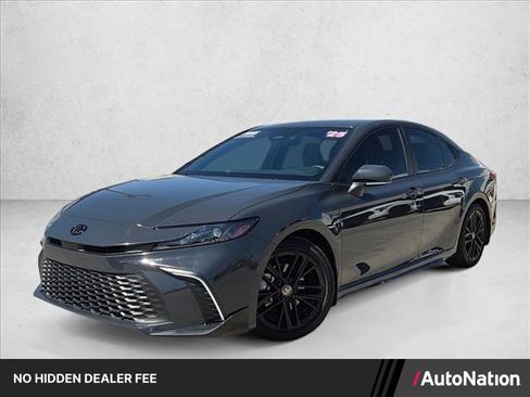 Certified 2025 Toyota Camry SE FWD image 1