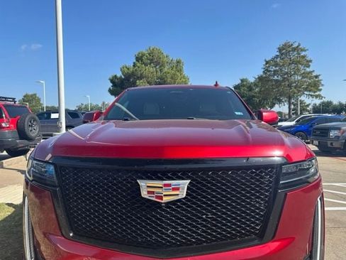 Used 2021 Cadillac Escalade ESV Sport w/ Driver Assist Tech Package RWD image 4