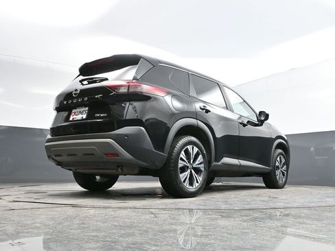 Used 2023 Nissan Rogue SV image 39