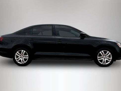 Used 2018 Volkswagen Jetta S w/ Cold Weather Package FWD image 8