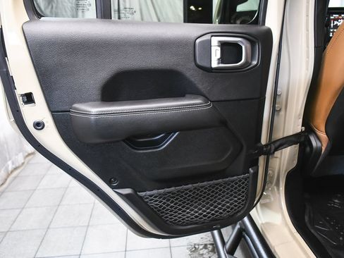 Used 2020 Jeep Gladiator Rubicon w/ Dual Top Group AWD/4WD image 11