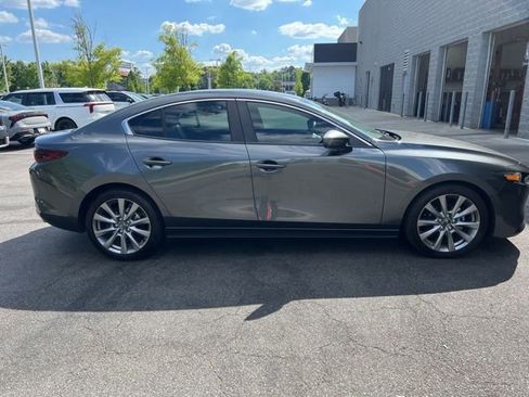 Used 2022 MAZDA MAZDA3 s FWD image 3