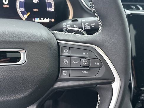 New 2025 Jeep Grand Cherokee Altitude image 29