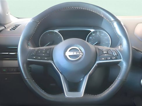 Used 2025 Nissan Sentra SR w/ SR Premium Package image 15