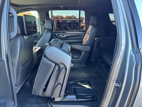 Used 2021 Chevrolet Suburban High Country w/ Premium Package image 28