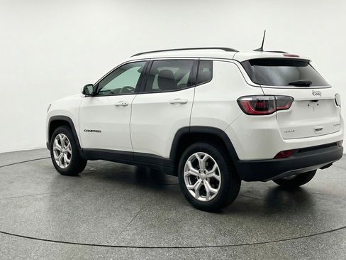 Used 2025 Jeep Compass Latitude AWD/4WD image 6