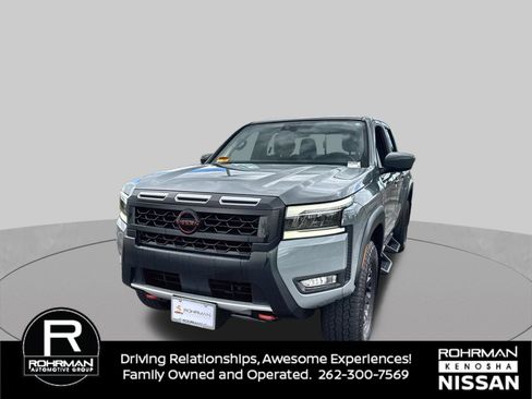 Used 2025 Nissan Frontier PRO-4X AWD/4WD image 2