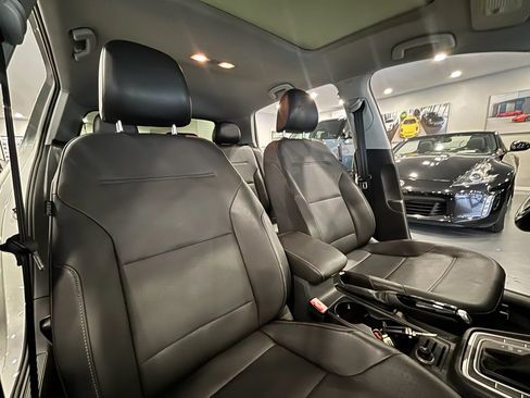 Used 2015 Volkswagen Golf S FWD image 17