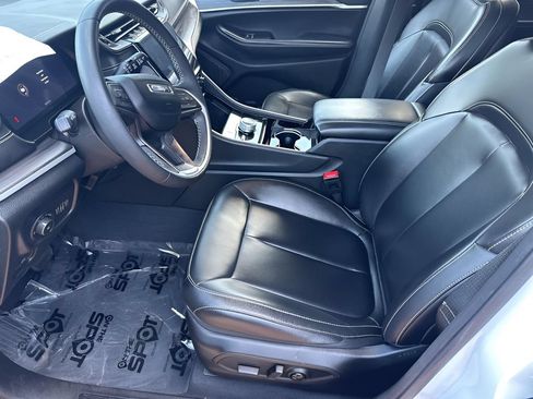 Used 2023 Jeep Grand Cherokee L Limited AWD/4WD image 30