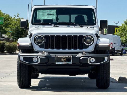 New 2026 Jeep Gladiator Sport AWD/4WD image 10