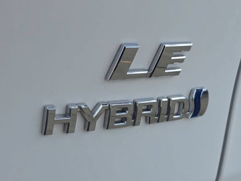 Used 2024 Toyota RAV4 LE AWD/4WD image 23