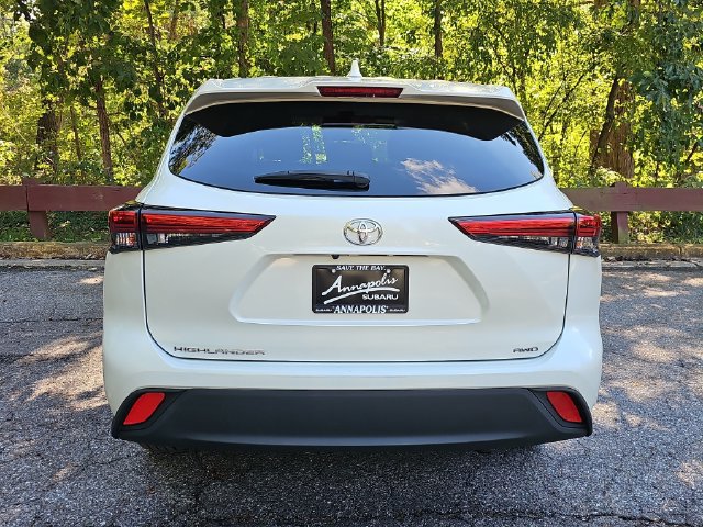 Used 2021 Toyota Highlander L AWD/4WD image 6